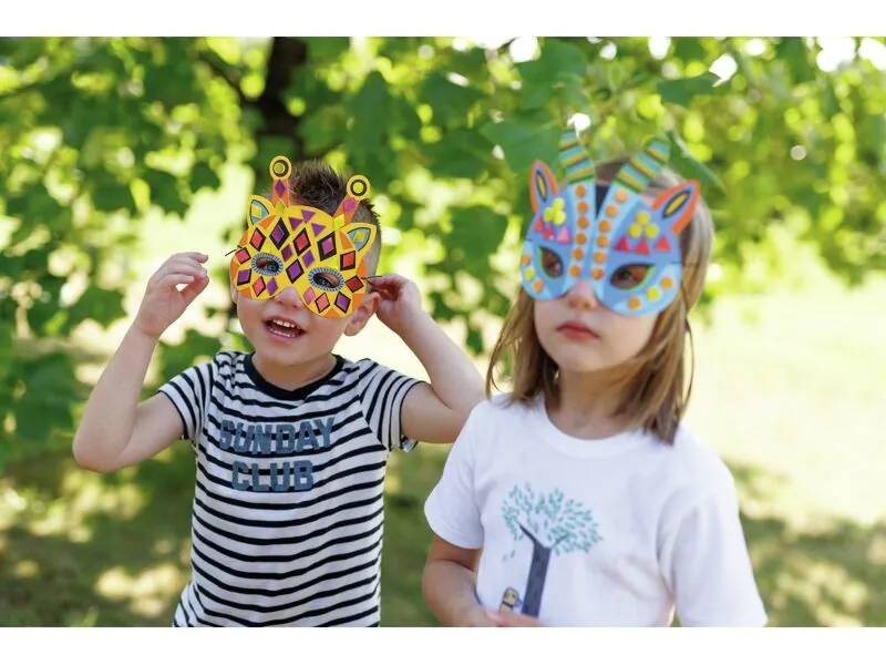 Kit De 24 Masques Carnaval Animaux à Décorer – Avec 18 Crayons, 24 élastiques Et 4 Planches D'autocollants Paillettes